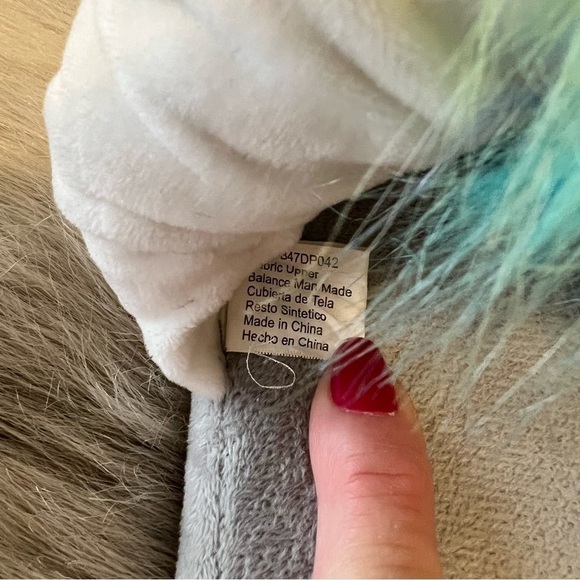 UNICORN Plush Slippers Rainbow Puffy Novelty Smiling Comfy Cozy Cute 7 8 White - Picture 6 of 15